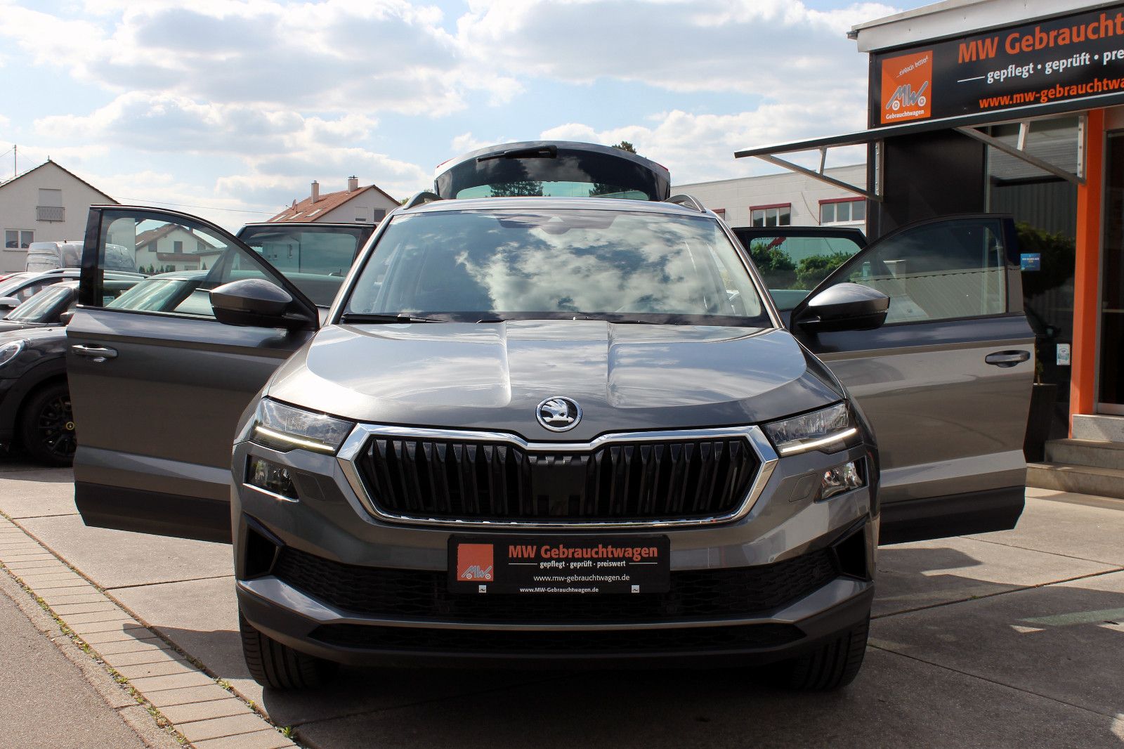 Fahrzeugabbildung SKODA Karoq Amb. 2.0 TDI 4x4 DSG ACC LED PANO KAM AHK