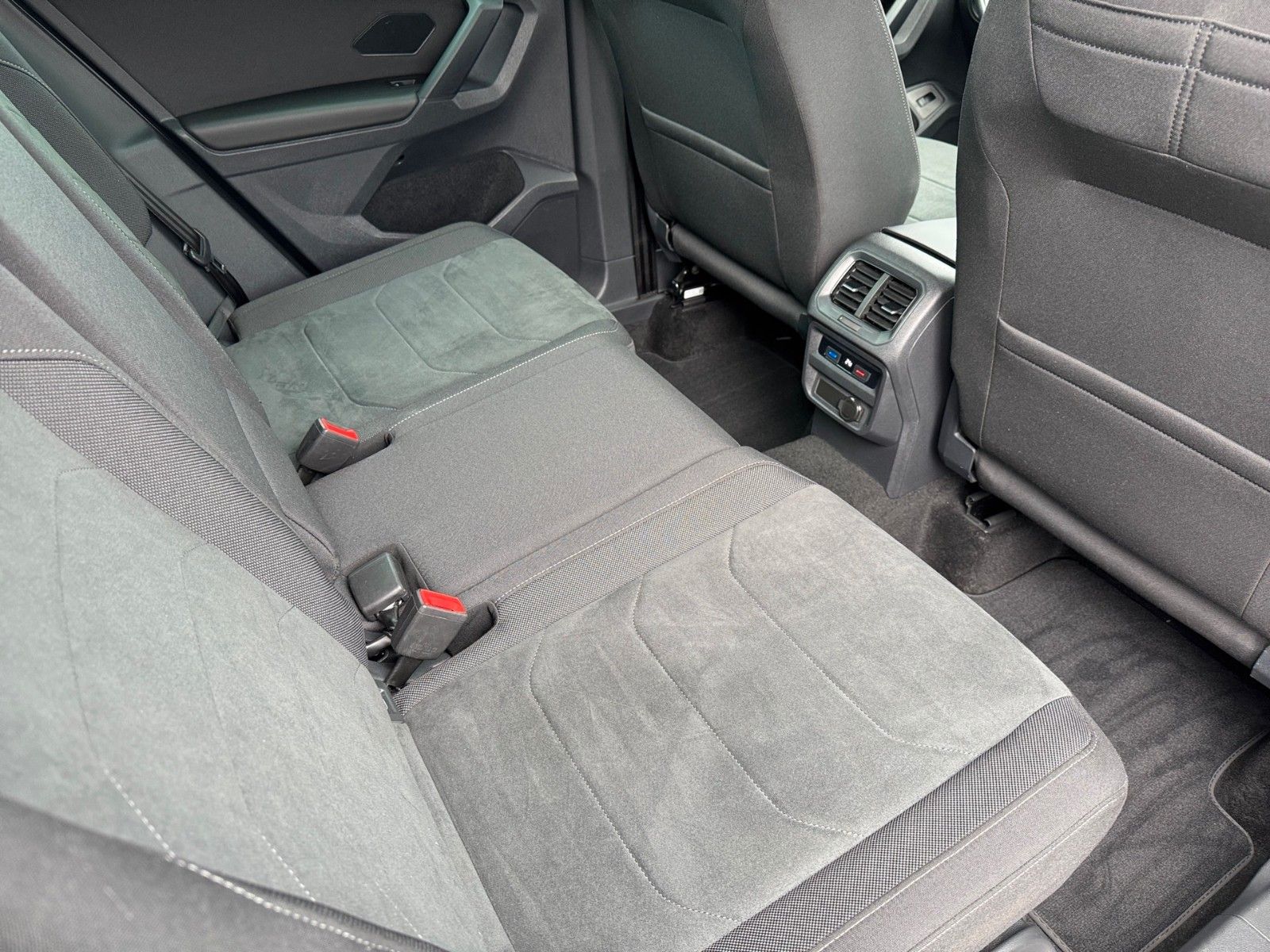 Fahrzeugabbildung Volkswagen Tiguan Elegance 1.5 TSI