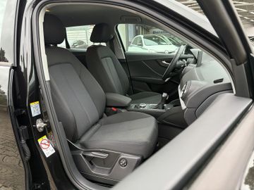 Audi Q2 35 TFSI Advanced KAMERALEDTEMPOMAT