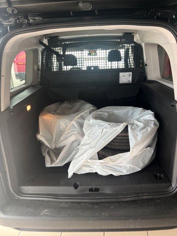 Fahrzeugabbildung Fiat Doblo Kombi L2 8-fach bereift