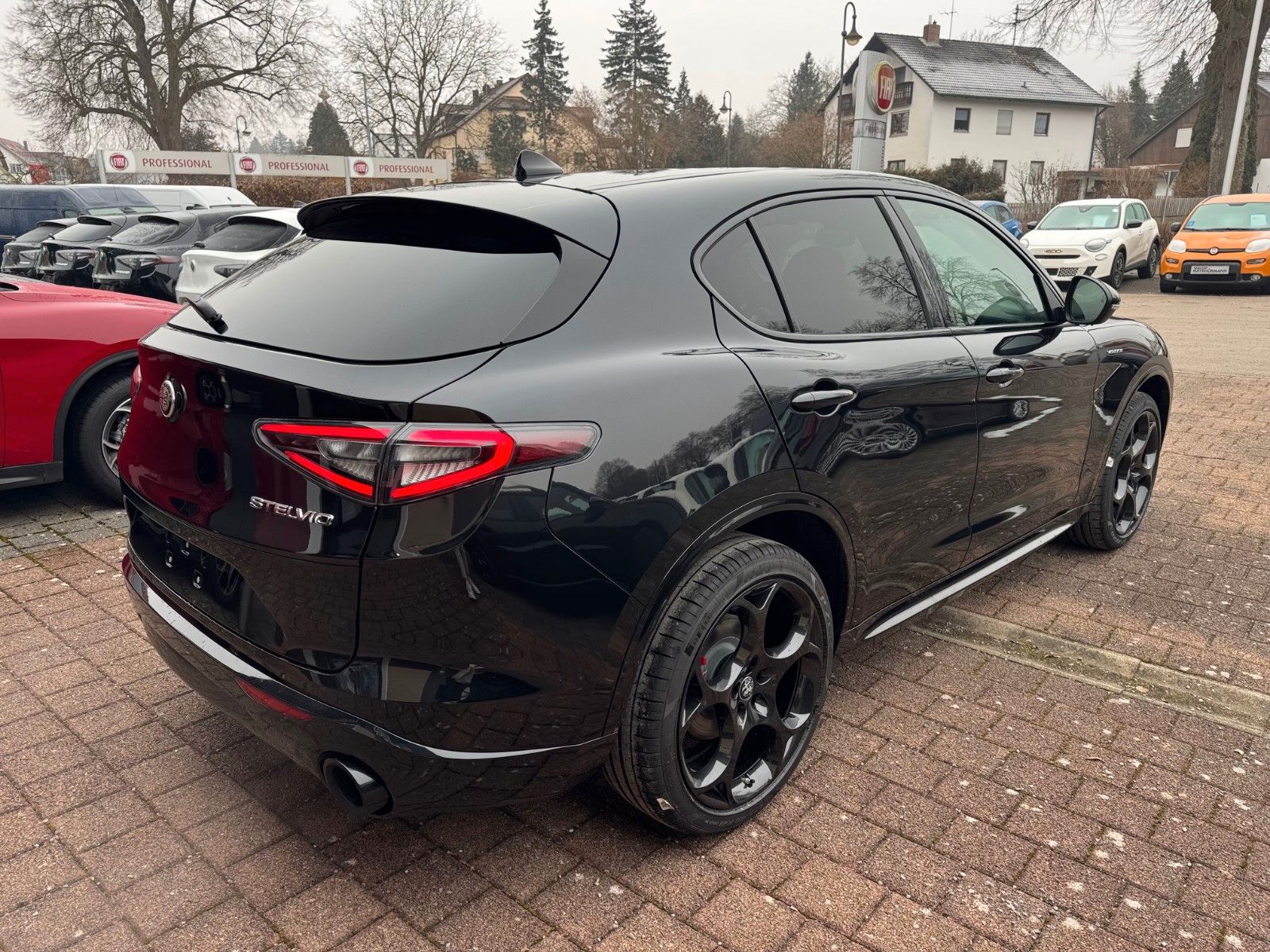 Fahrzeugabbildung Alfa Romeo Stelvio VELOCE 280 PS AT8 - Q4 AHK PANORAMA