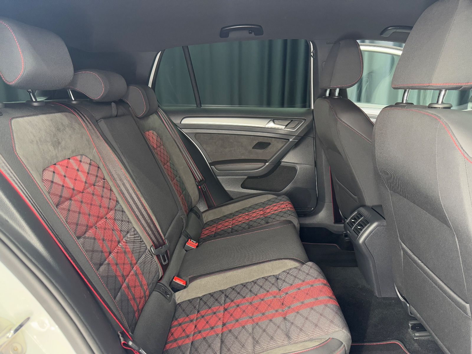 Fahrzeugabbildung Volkswagen Golf VII Lim. GTI TCR|DSG|NAVI|KAMERA|ACC|