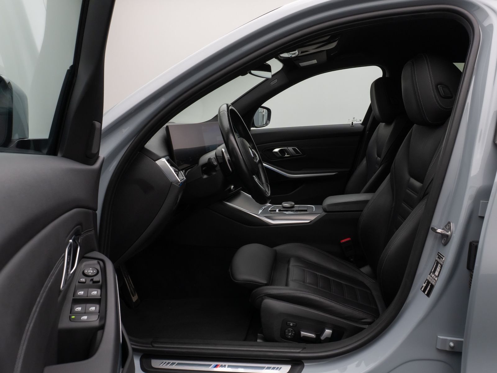 Fahrzeugabbildung BMW 320d M Sport Kamera DAB HiFi HUD Stop&Go Komfort