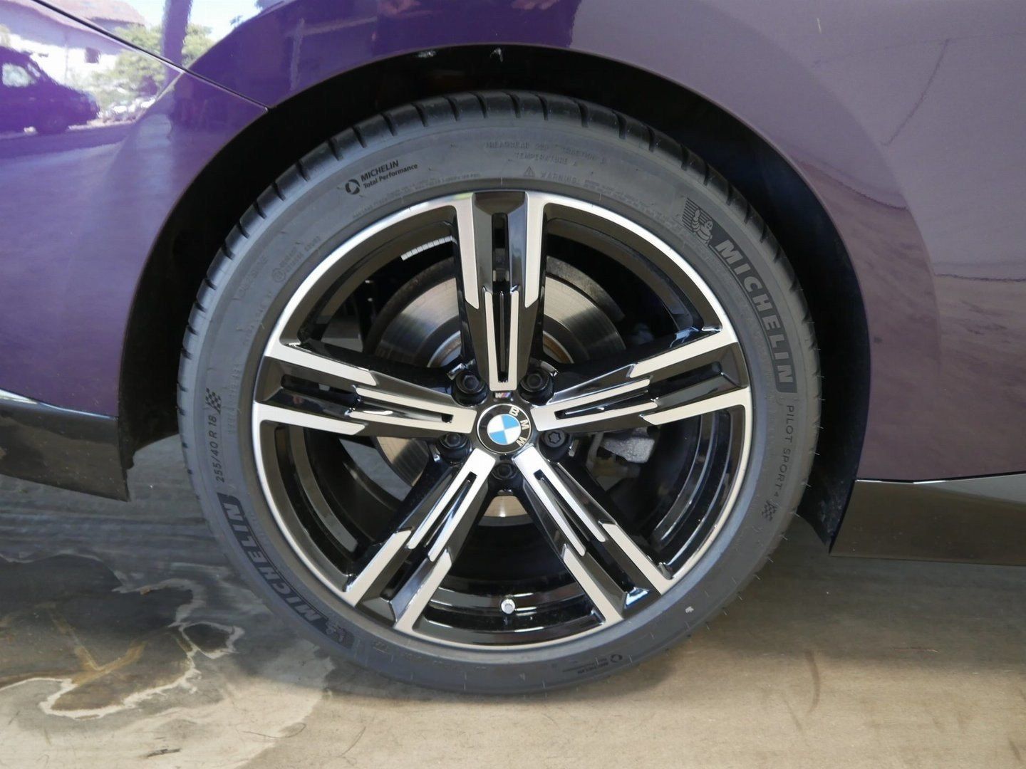 Fahrzeugabbildung BMW 220i | M Sportpaket | M Sportfahrwerk | 18" LMR