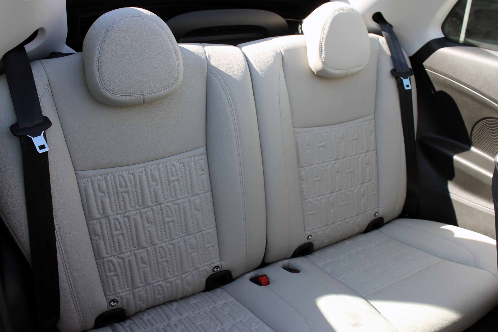 Fahrzeugabbildung Fiat 500e La Prima by Bocelli ACC LED KAM PDC BT SHZ