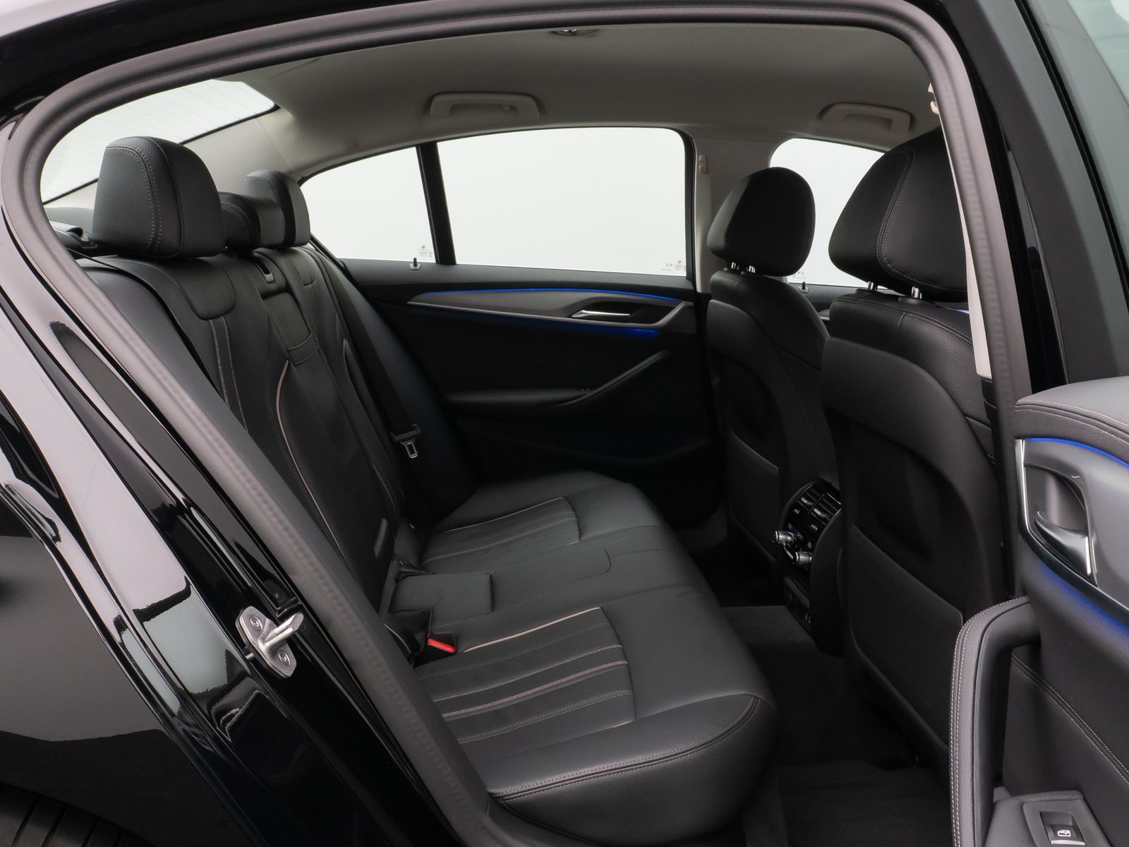 Fahrzeugabbildung BMW 520d Luxury Line Kamera DAB 4xKlima AHK Sport