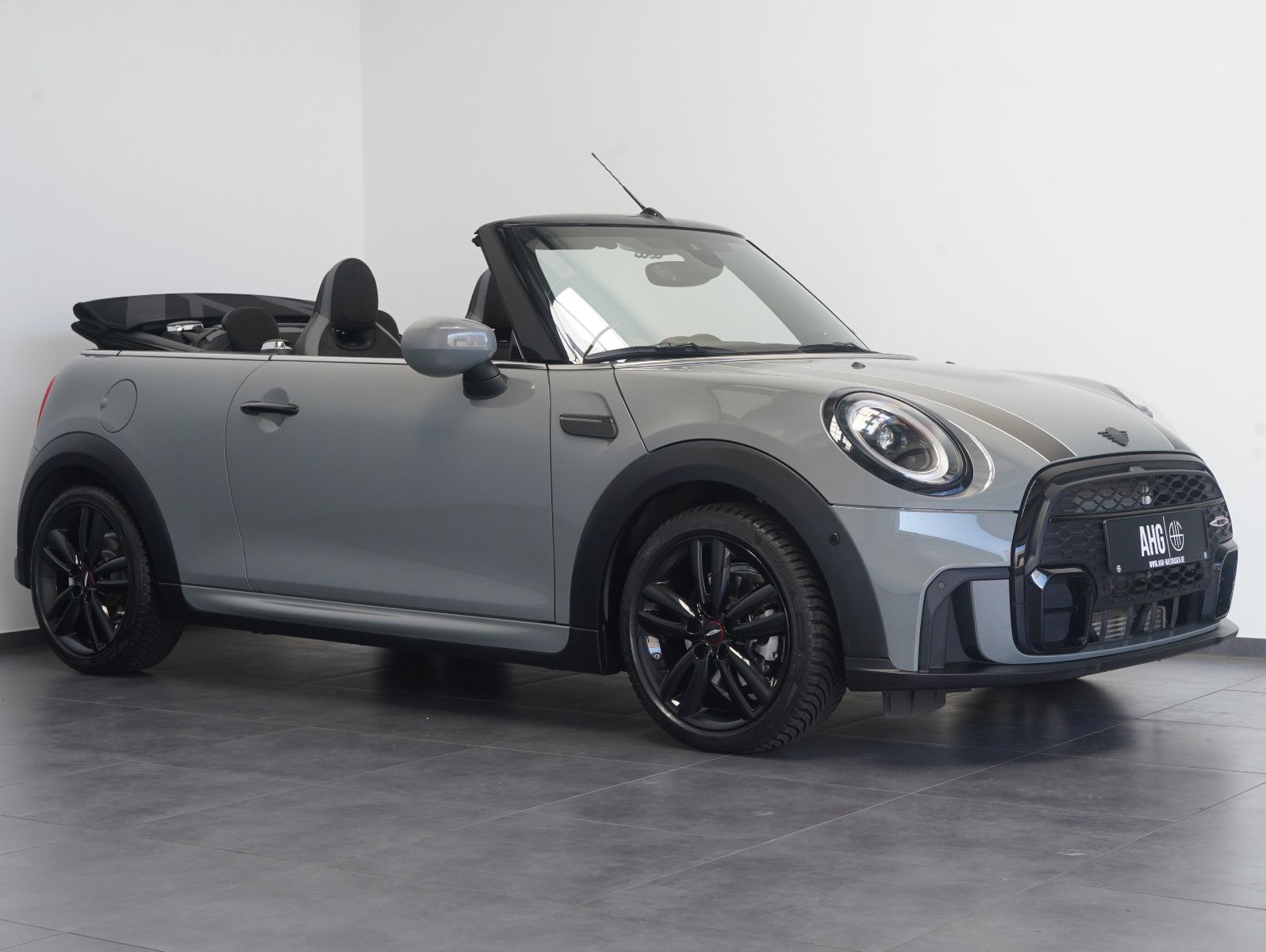 Fahrzeugabbildung MINI Cooper Cabrio John Cooper Works Trim MINI YOURS
