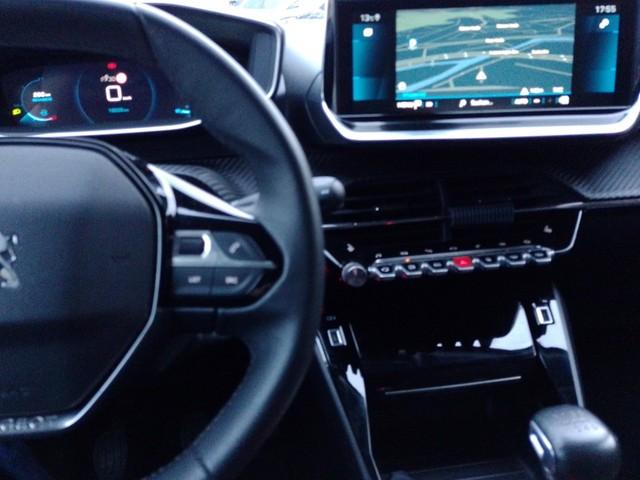 Peugeot 2008 Allure Pack 1.2 PureTech 130 LED Apple CarP