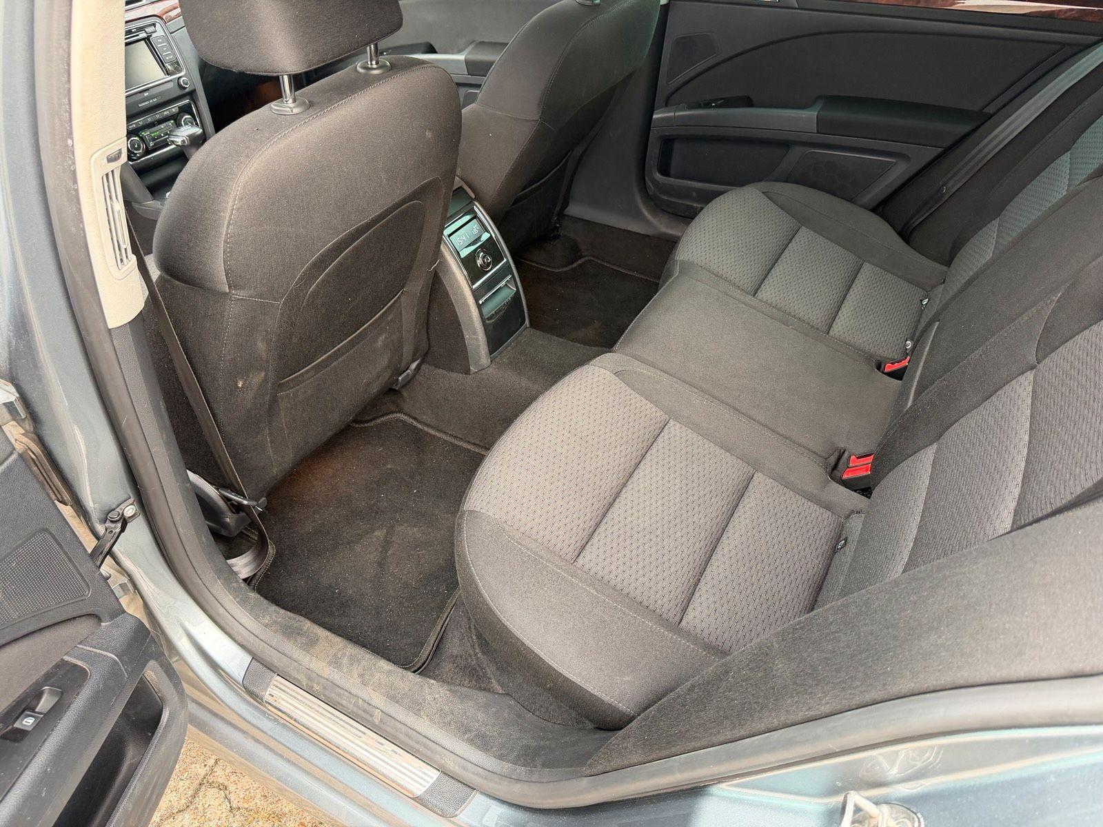 Skoda Superb 2012 — photo 8