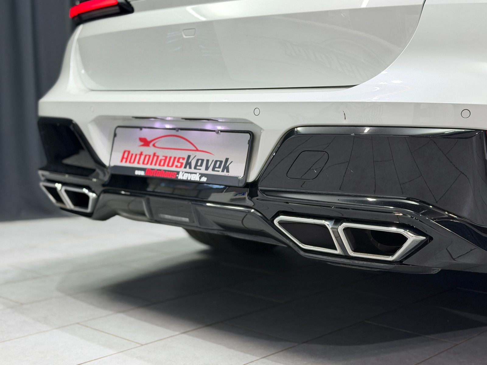 Fahrzeugabbildung BMW M760 e xDrive M-SPORT|TV|B&W|SKY-LOUNGE|MEGAVOLL