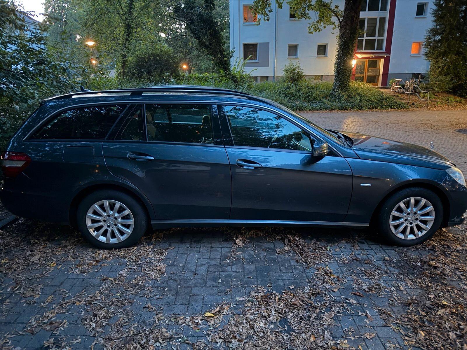 Mercedes-Benz E220 2010 — салон