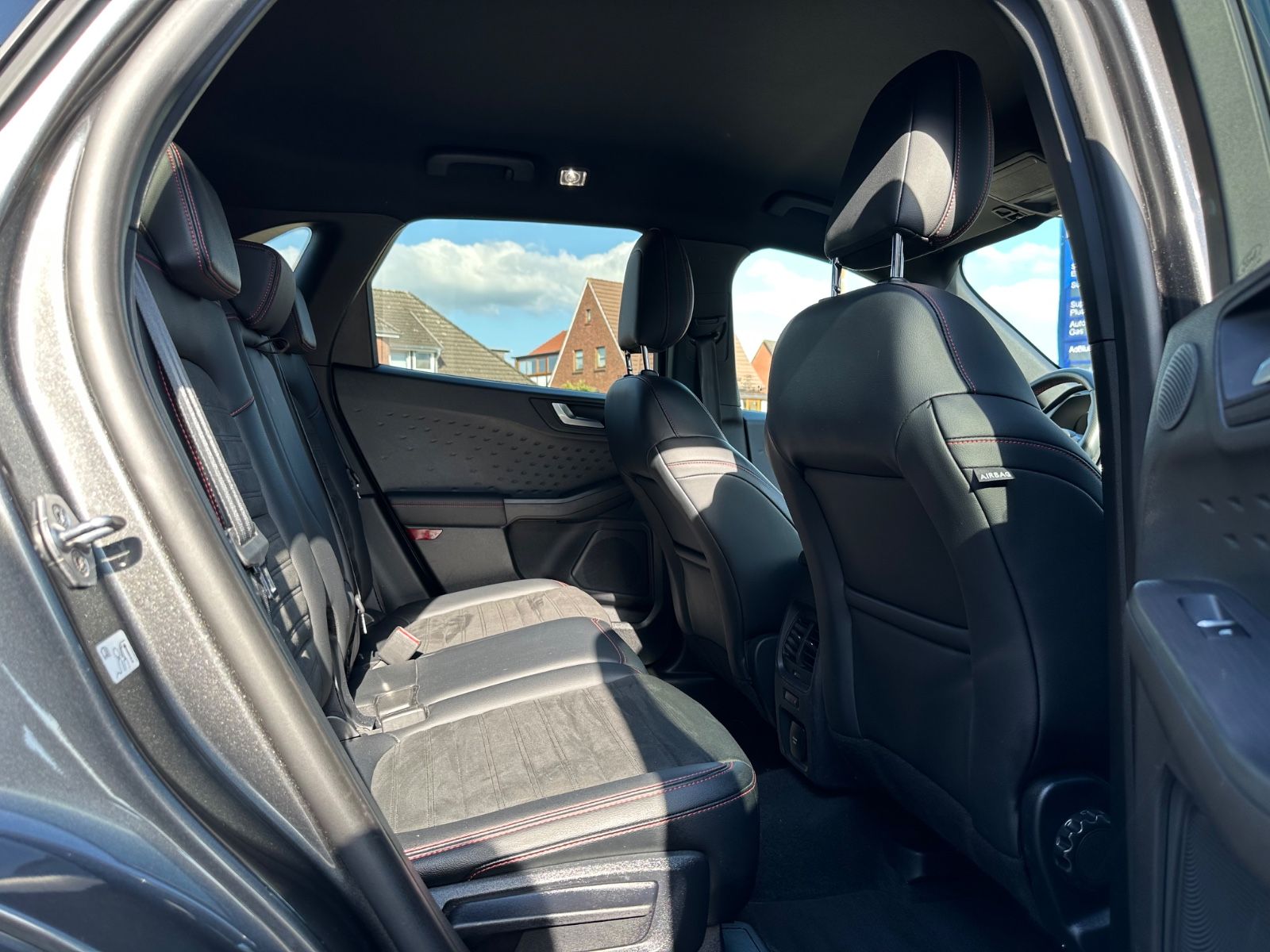Fahrzeugabbildung Ford Kuga 2.0 EB ST-Line X 4x4/AHK/LED/B&O/HUD