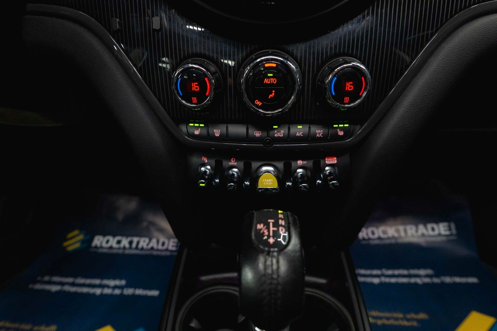 Fahrzeugabbildung MINI COOPER SE Countryman All4 | Pano | ACC | Plug-In