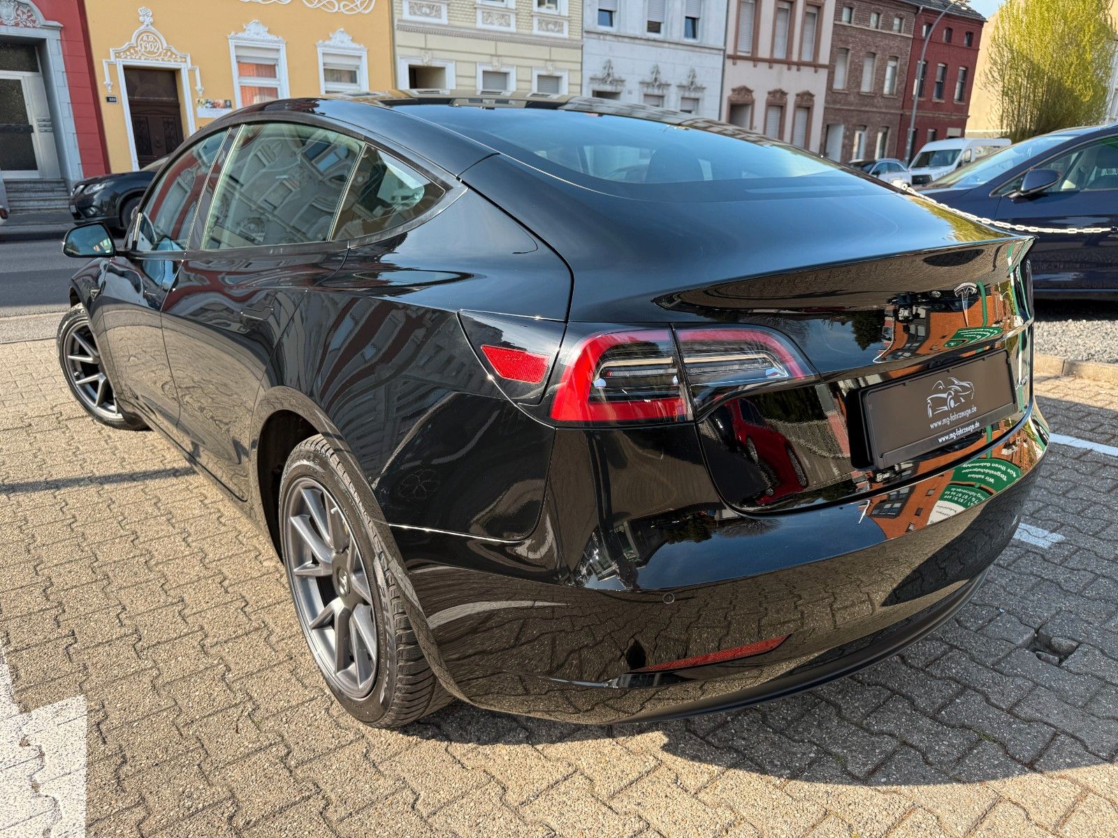 Fahrzeugabbildung Tesla Model 3 Long Range Dual AWD 1-Hand