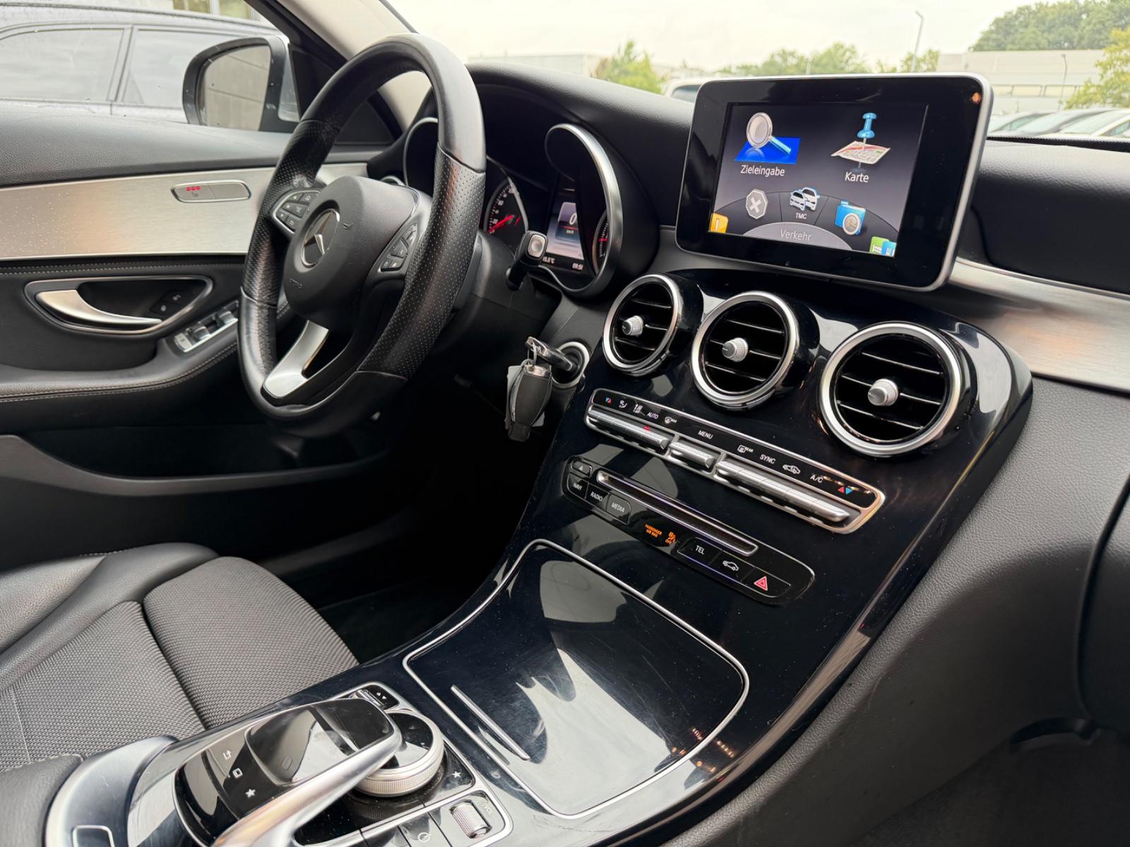Mercedes-Benz C 180 CGI/LIMOUSINE/AHK/LEDER/SHZ/AUTOMATIK