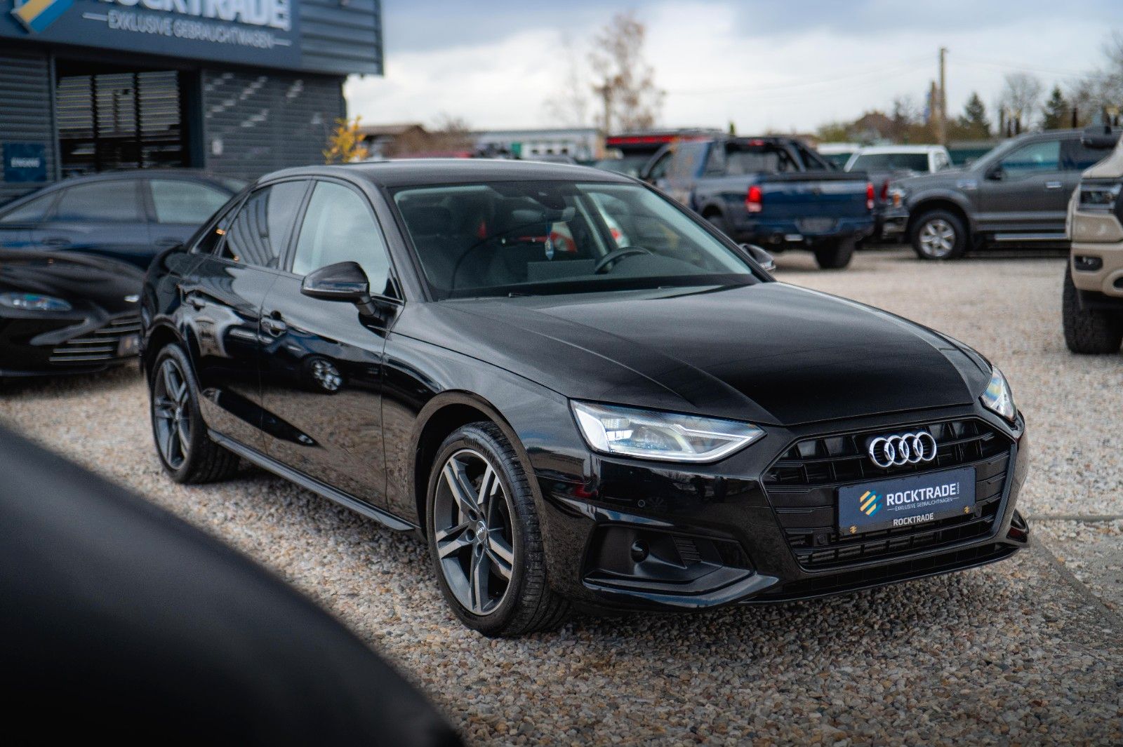 Fahrzeugabbildung Audi A4 Lim. 40 TFSI advanced Sport *DAB*LED*ACC*