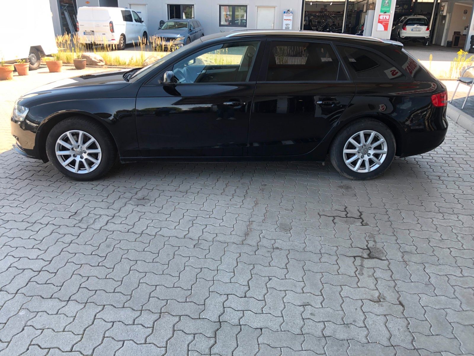 Fahrzeugabbildung Audi A4 Avant Attraction Wildschaden