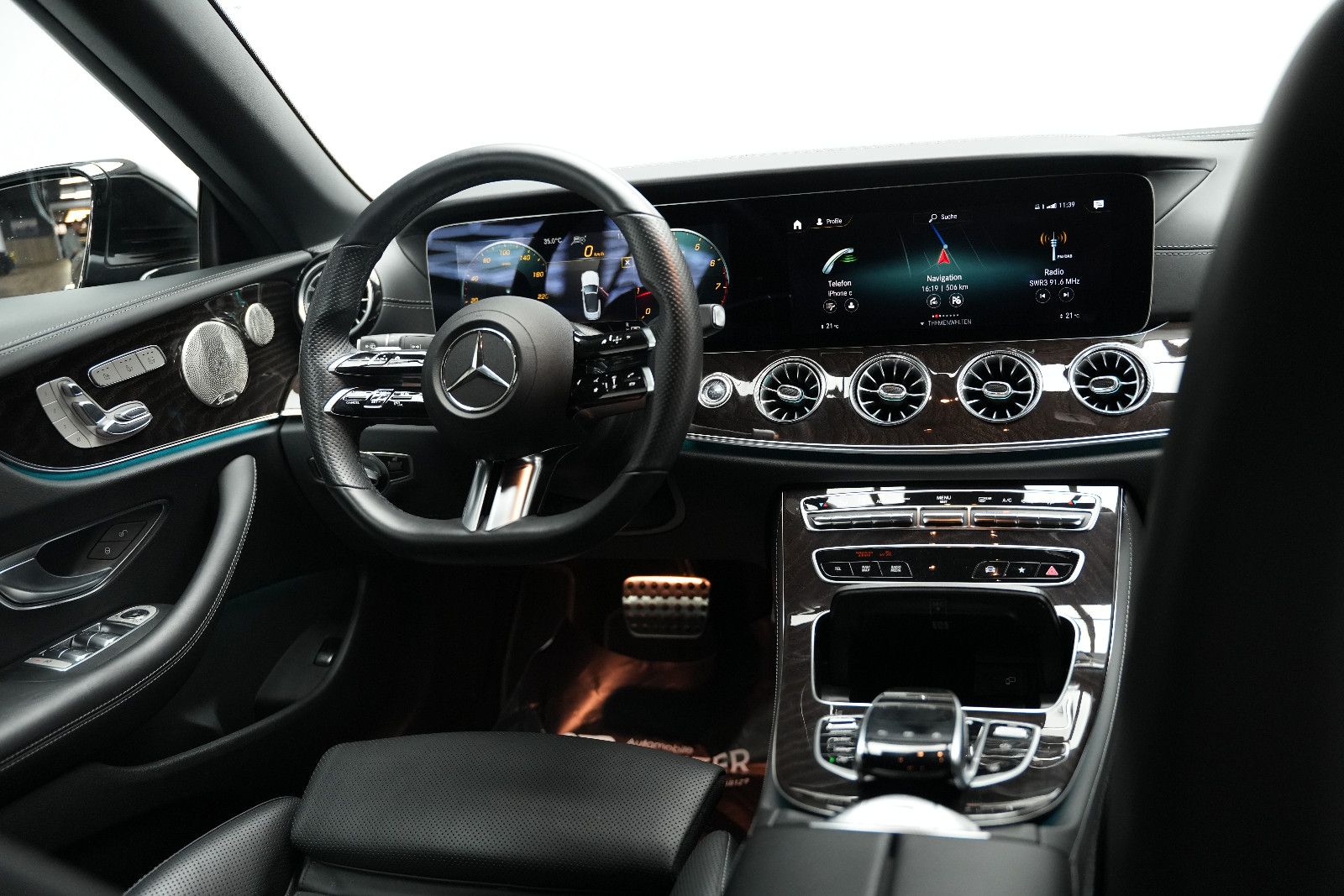 Fahrzeugabbildung Mercedes-Benz E 450 Cabrio AMG/BURMESTER/HUD/AMBIENTE/MASSAGE/