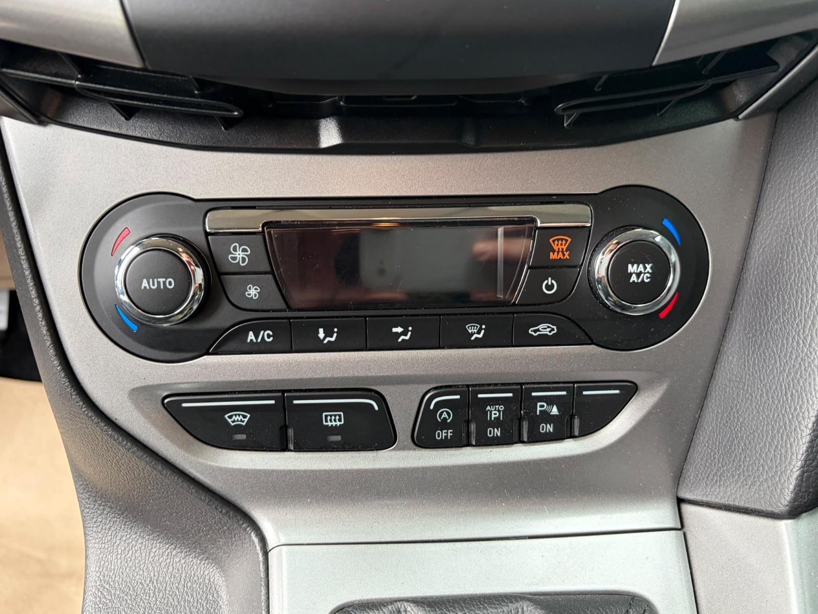 Ford Focus 2014 — photo 29