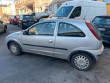Opel Eine Opel Corsa - Opel Corsa mit Benzin-Antrieb: Kombi