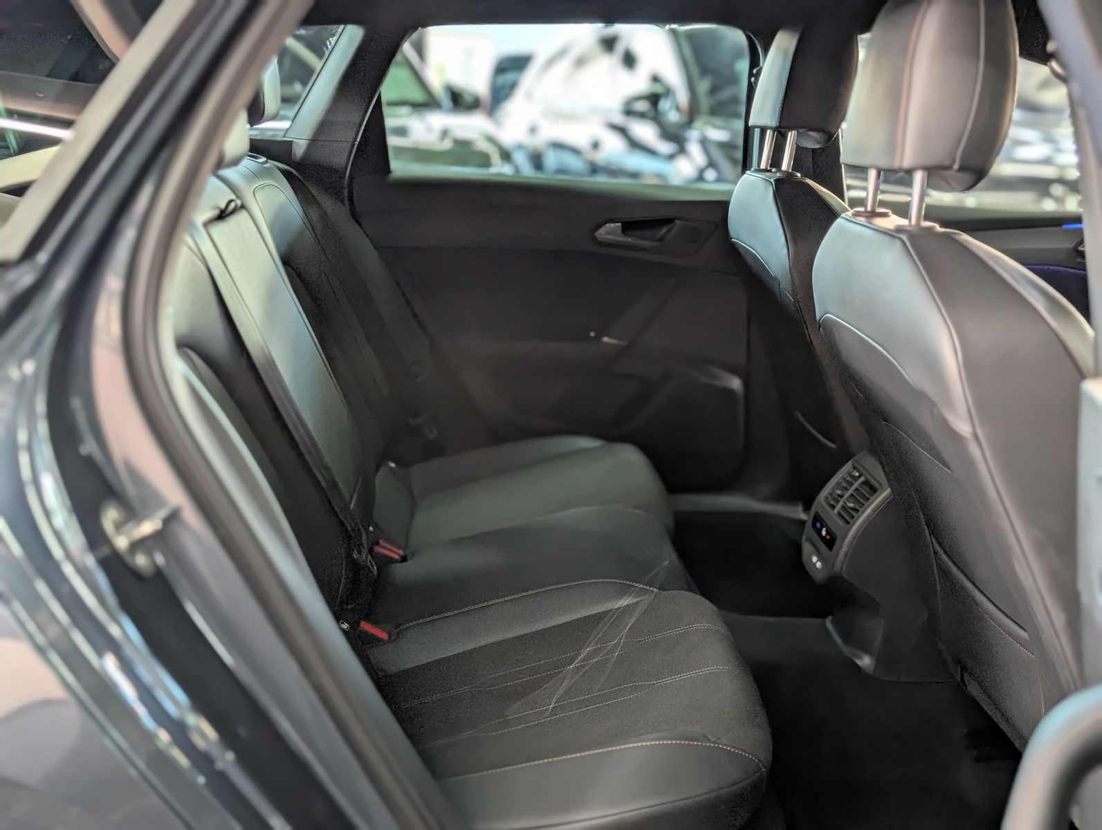 Fahrzeugabbildung CUPRA Leon 1.5 e-Hybrid PLUG-IN LED INTELIG-DRIVE EDGE