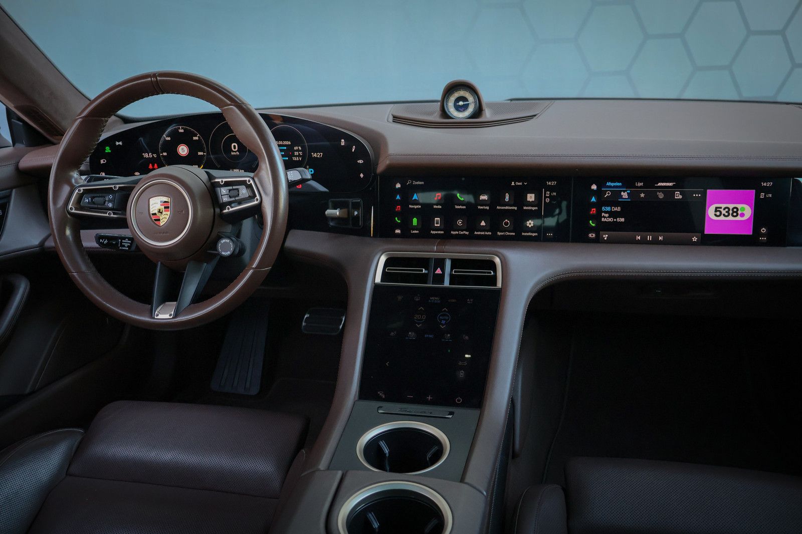 Porsche Taycan Turbo 93 kWh | PASSENGER DISPLAY | ADAPTI imagem 3
