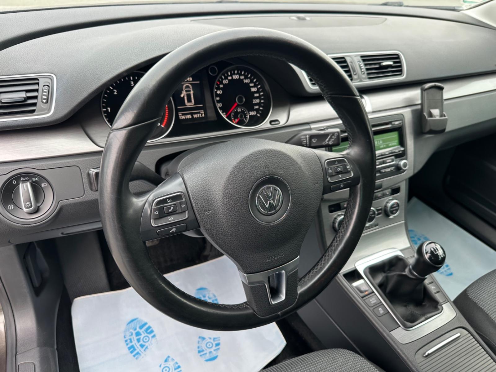 Volkswagen Passat 2012 — photo 15