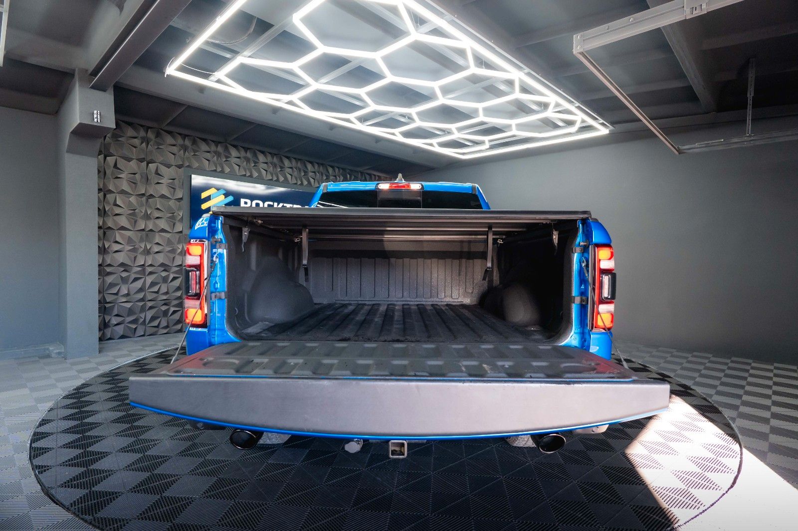 Fahrzeugabbildung Dodge RAM 5.7 V8 HEMI 4x4 Built to Serve AXLE LOCK LED