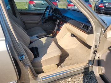 Mercedes E 220 - 6