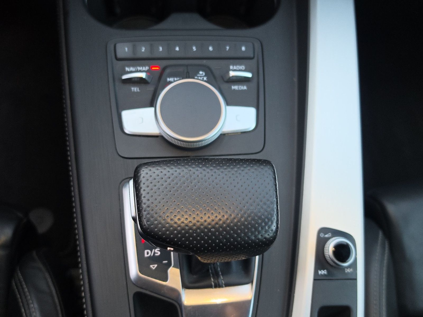Fahrzeugabbildung Audi A4 AVANT SPORT S-LINE AUTOMATIK AUS 1.HAND