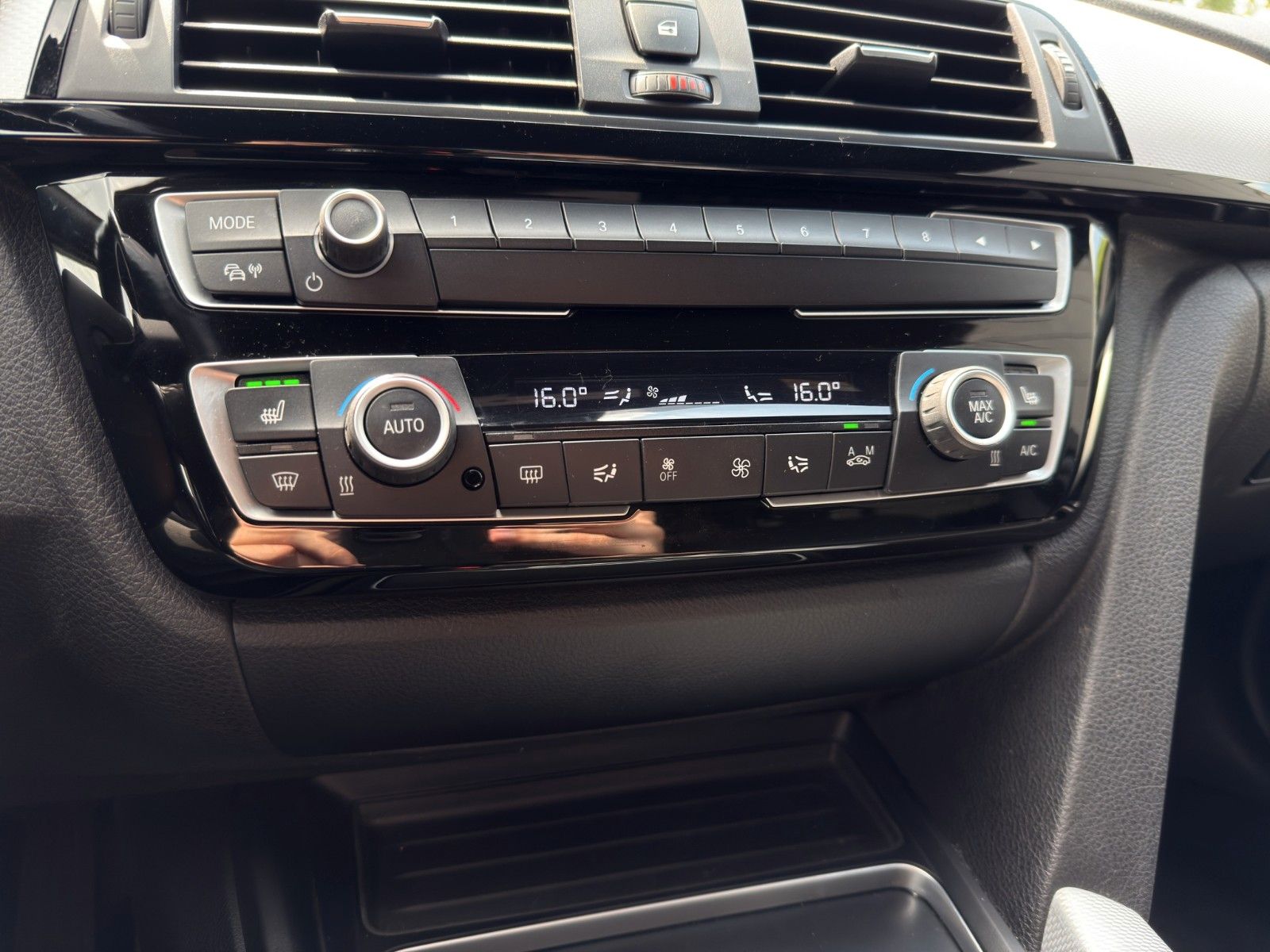 Fahrzeugabbildung BMW 318d MSport*Pano*LED*RFK*Bhz-Lenkrad*Head-Up*