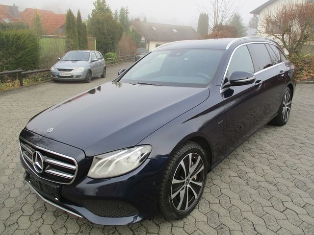 Mercedes-Benz E 300 T de Avantgarde+Leder+NAVI+LED Scheinwerf