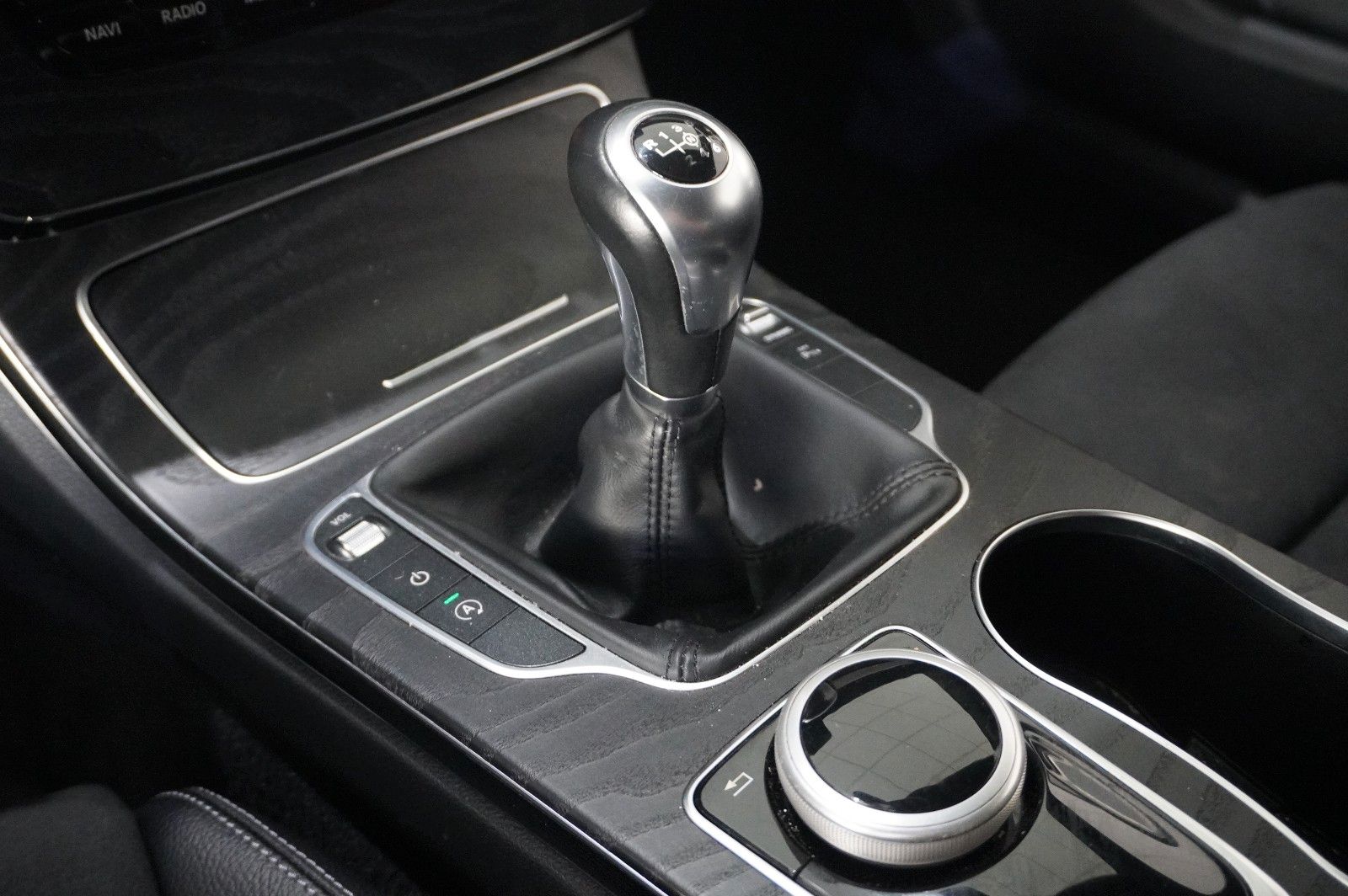 Fahrzeugabbildung Mercedes-Benz C 180 COUPE SPORT NAVI/LED/KAMERA/SPORT/SHZ/AMG