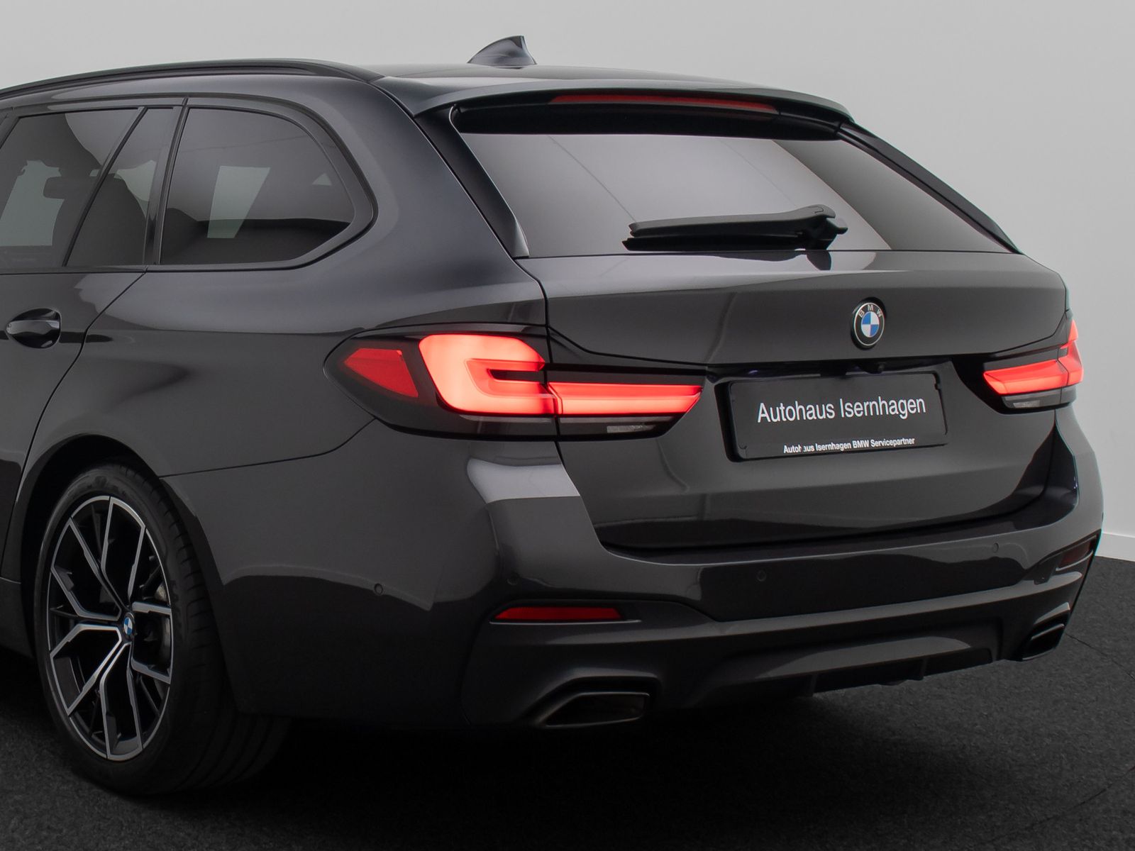 Fahrzeugabbildung BMW 520d xD M Sport Panoram Kamera Laser HUD H/K 19"
