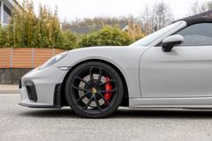 PORSCHE 718 Boxster Spyder Kreide/Bose/Carbon