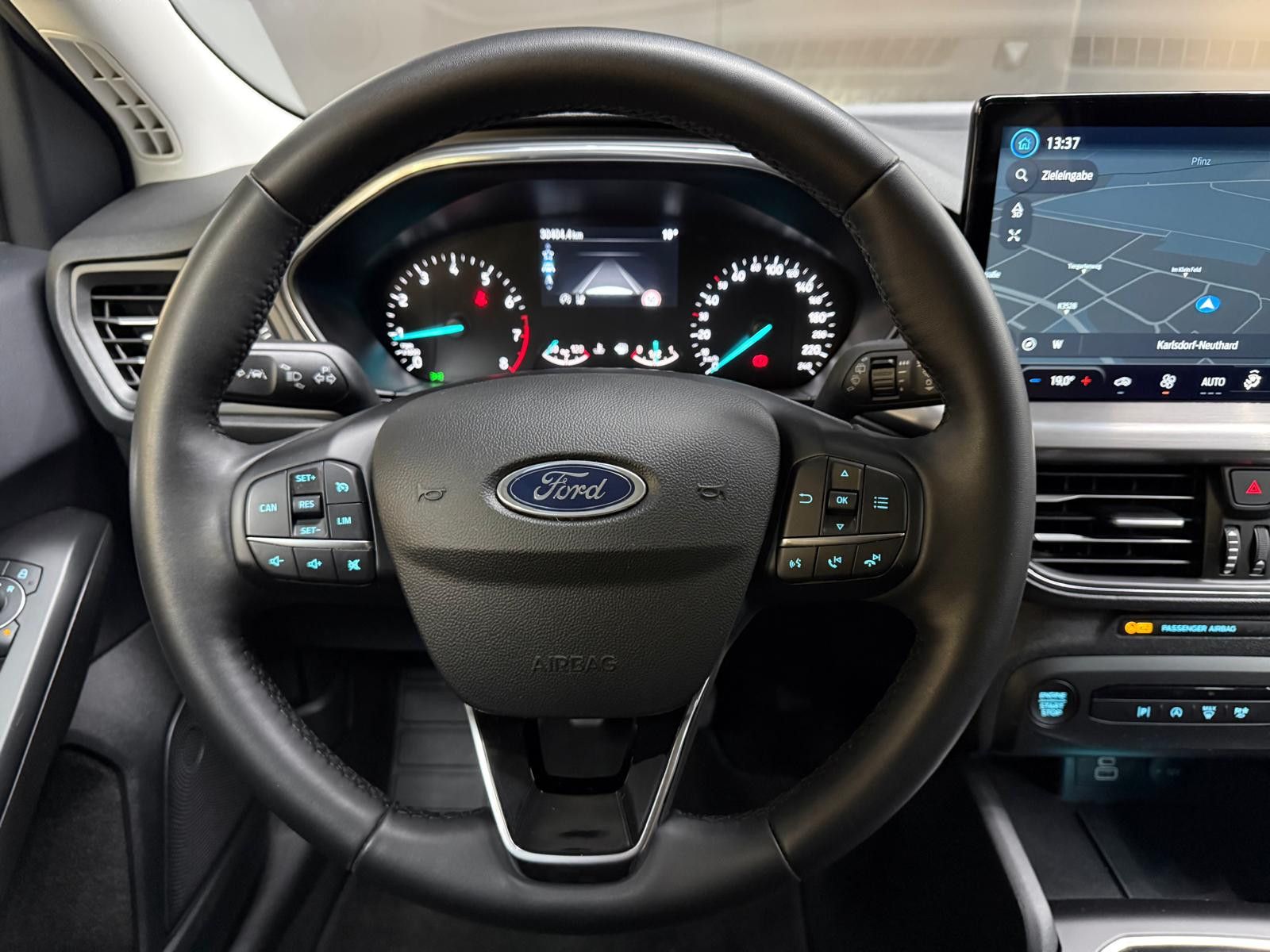Fahrzeugabbildung Ford Focus Tur 1.0 Titan >NAVI-LED-SHZ-TEMP-DAB-PDC+
