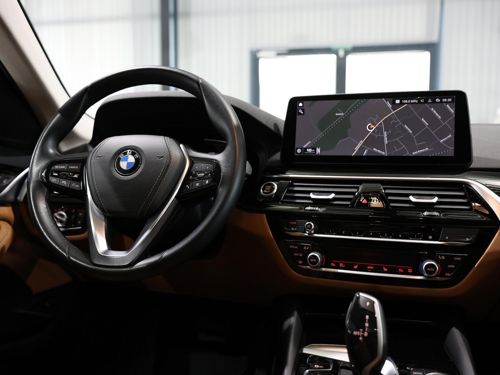 BMW 520i Touring BUSINESS GREY & BROWN / PANORAMA