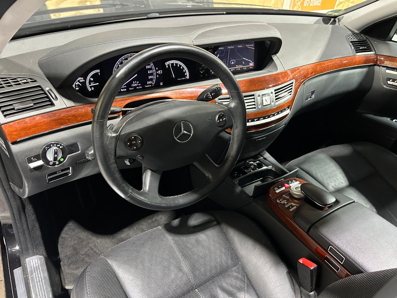 Fahrzeugabbildung Mercedes-Benz S 350/NACHTSICHT/TOTWINKEL/PANO/MEMORY-SITZE