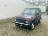 Lada Niva 1.7i 4x4 - Original *Dachträger*