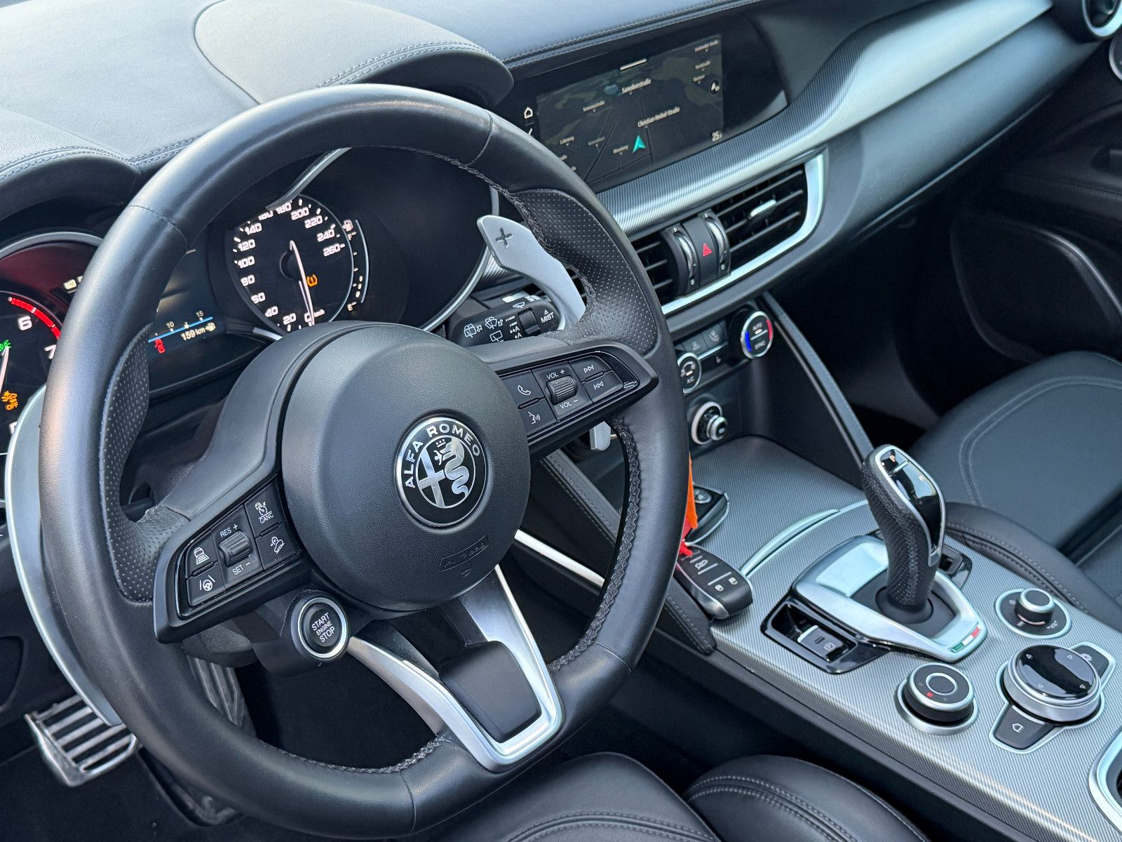 Fahrzeugabbildung Alfa Romeo Stelvio Veloce Q4/PANORAMA/H&K-SOUND/21''ZOLL