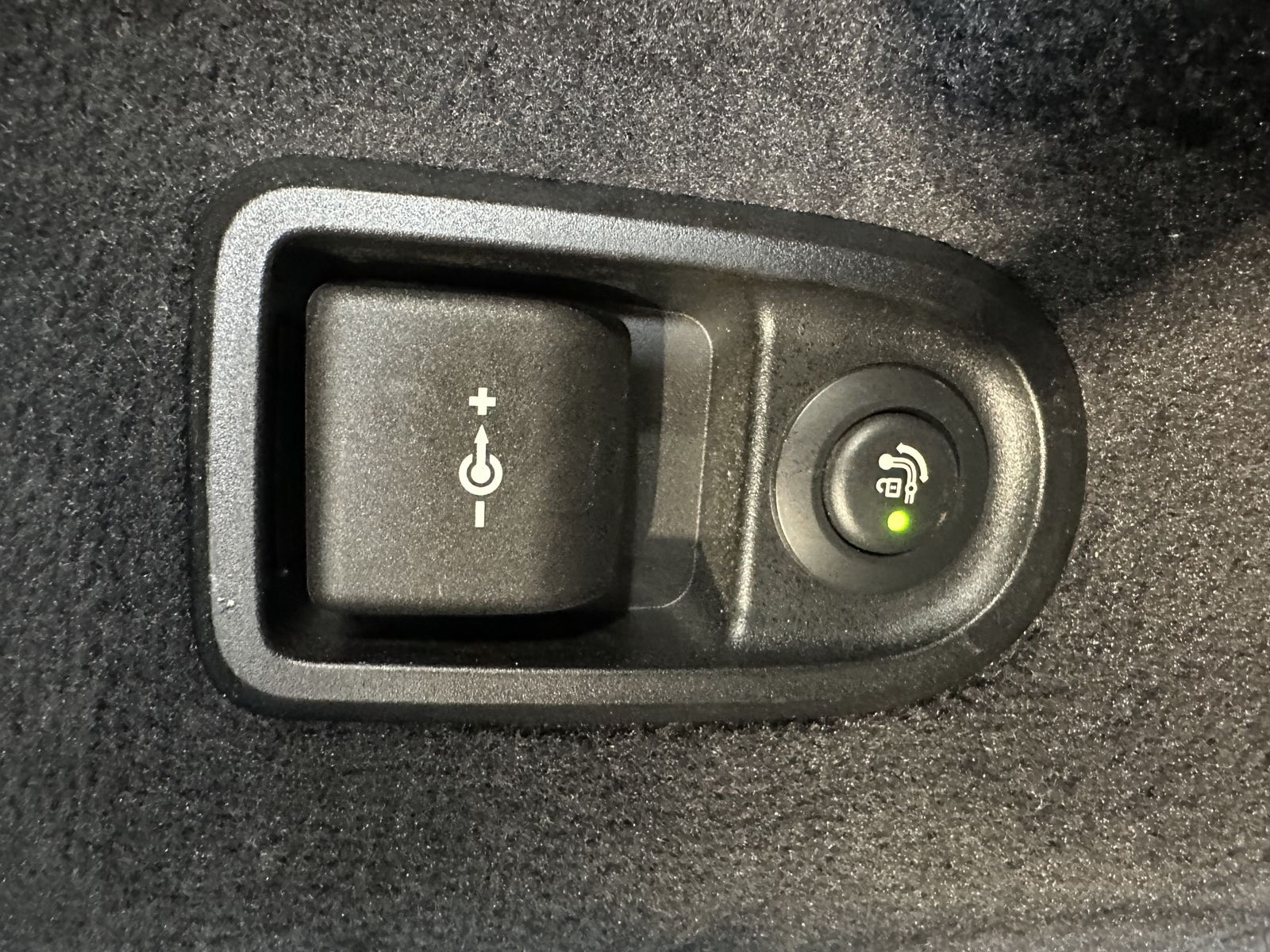 Fahrzeugabbildung BMW 520d Touring M-Sport NAV+LED+ACC+AHK+KAM+H&K+VC