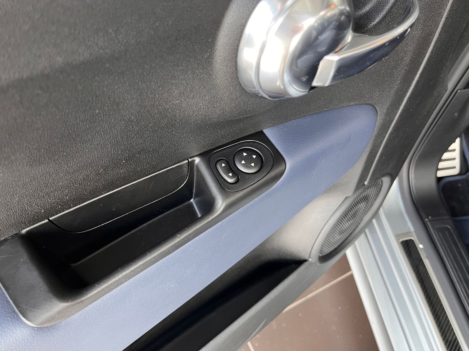 Fahrzeugabbildung Abarth 695C Rivale  Automatik XENON LEDER ALU