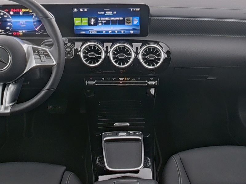 Fahrzeugabbildung Mercedes-Benz CLA 180 Progressive*Pano*LED*Kamera*MBUX Premiu*