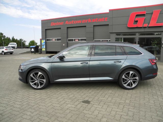 Skoda Superb CombiBI-XENONNAVIKLIMAAUTO.KAMERASH