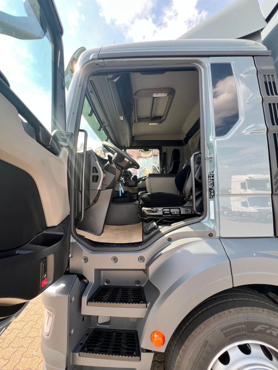 Fahrzeugabbildung MAN 26.480 6x2-4 LL CH