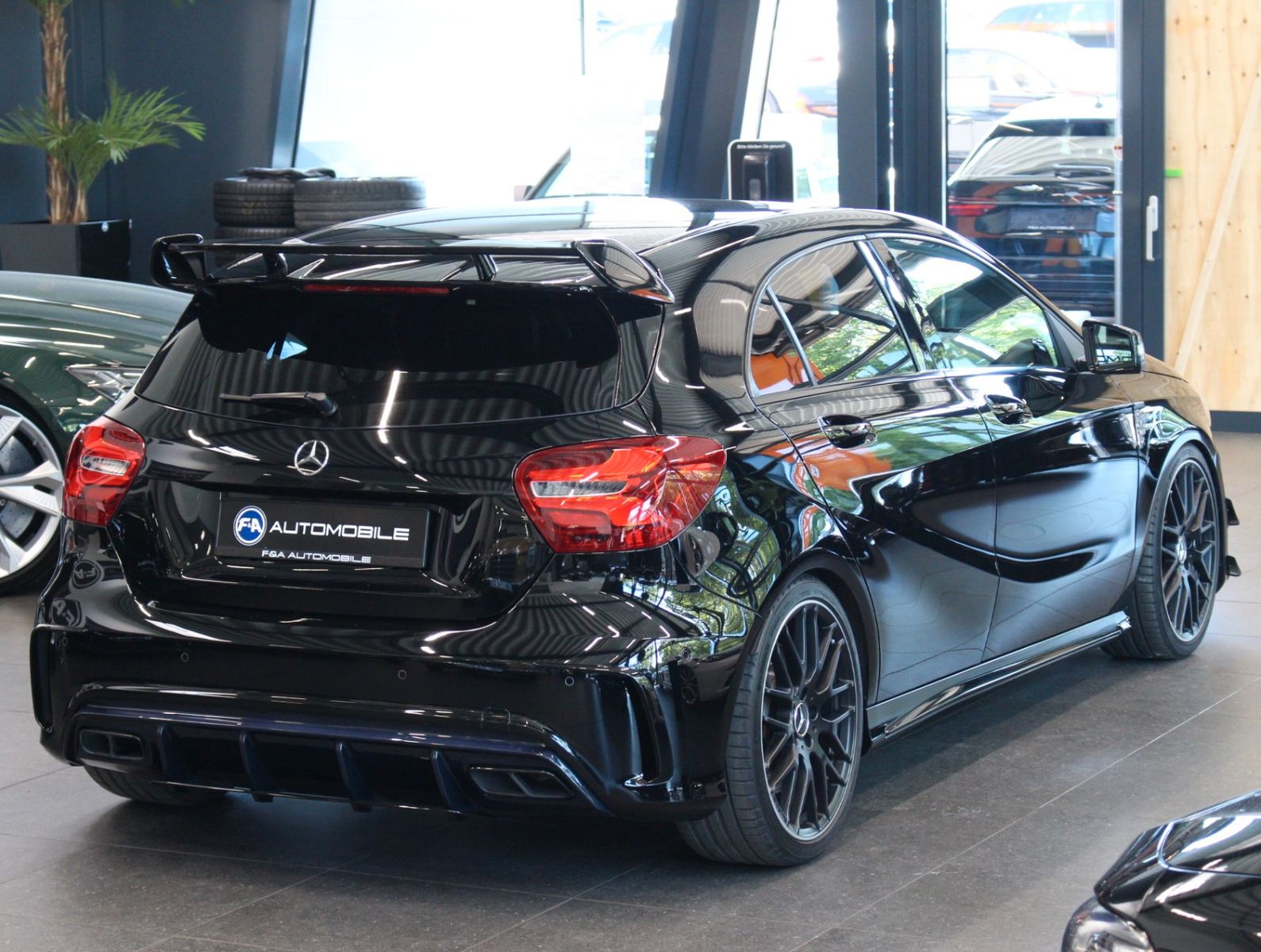 Fahrzeugabbildung Mercedes-Benz A 45 AMG 4MATIC *AMG Racing Kit*1.Hand