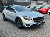 Mercedes-Benz GLA 200/Automatik/2.Ha/360Kamera/AHK/SHZ/Navi/ZV - silberne Mercedes-Benz GLA 200