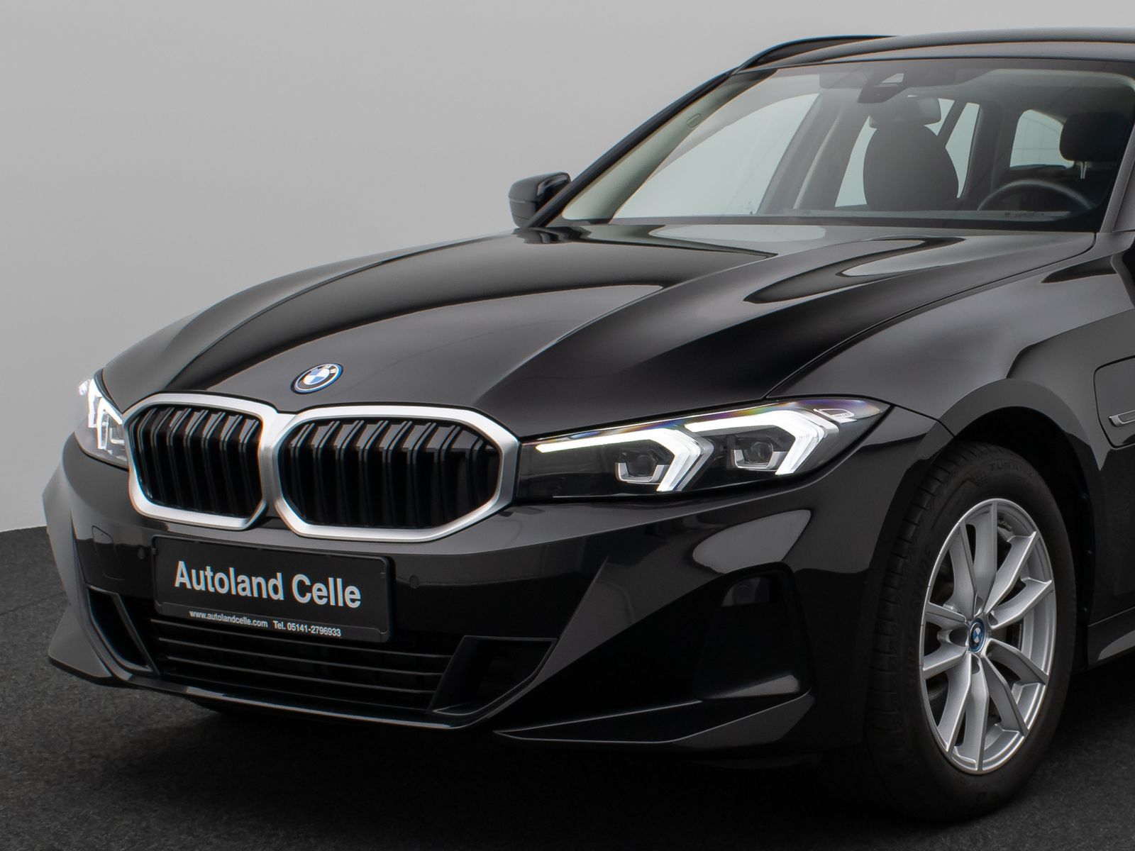 Fahrzeugabbildung BMW 330e xD DAB CockPit+ PDC Geschwindigkeitsreg