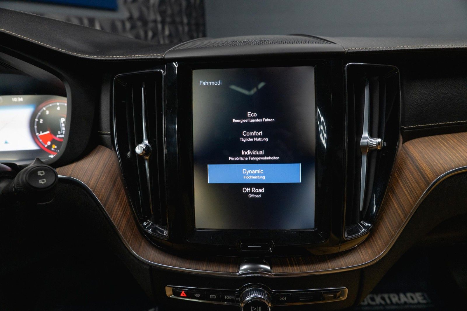 Fahrzeugabbildung Volvo XC60 T5 Inscription AWD | ACC | Pano | H&K | LED