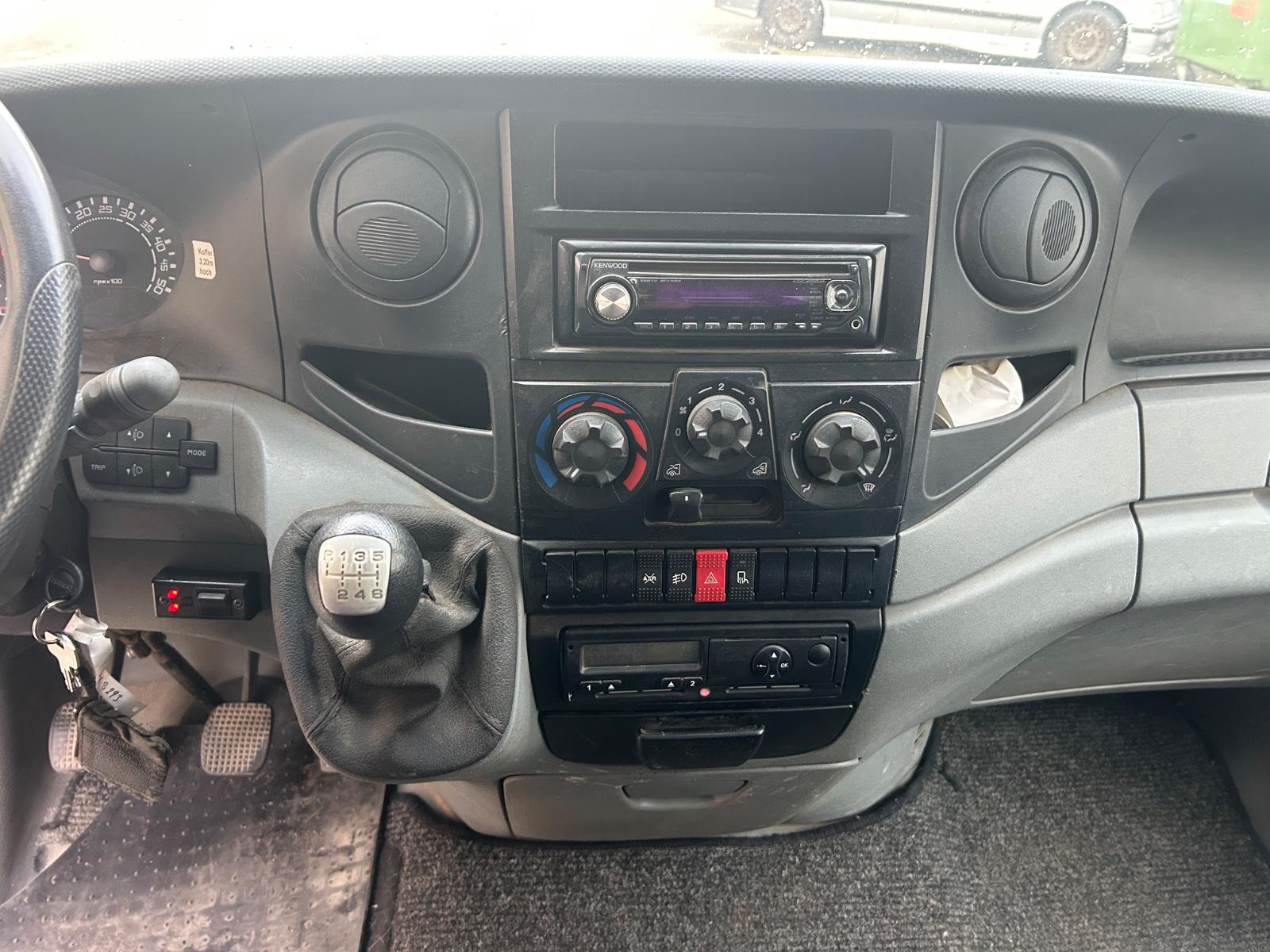Iveco LKW GESCHLOSSENE  KASTEN LADEBOARDWAND